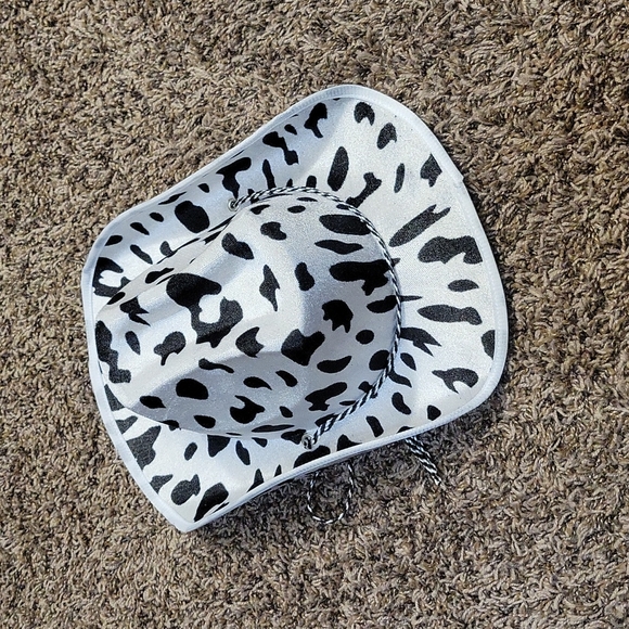 Accessories - Cow print cowboy hat